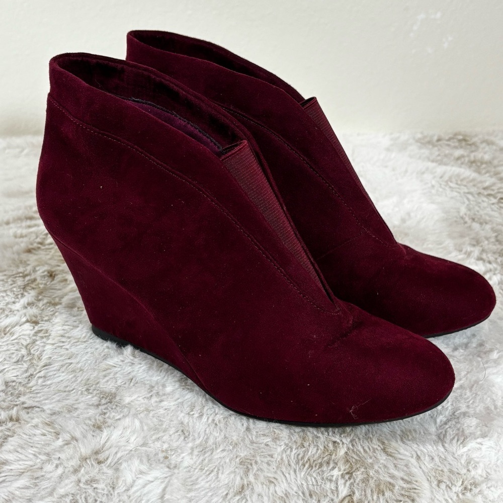 CL by Laundry Burgundy Wedge Booties Women’s Sz 7.5 Faux Suede